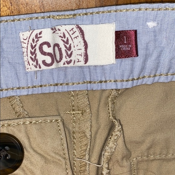 Khaki shorts - Picture 2 of 3